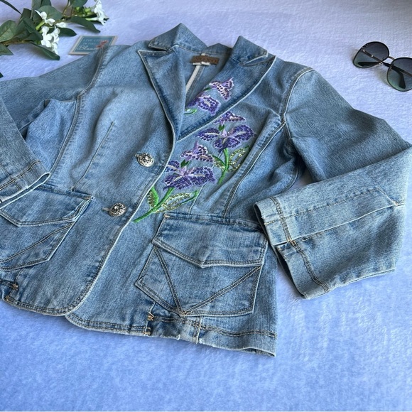 Women’s Sz M Classic Embroidered Denim Blazer Jacket Collar Neckline - Picture 2 of 16